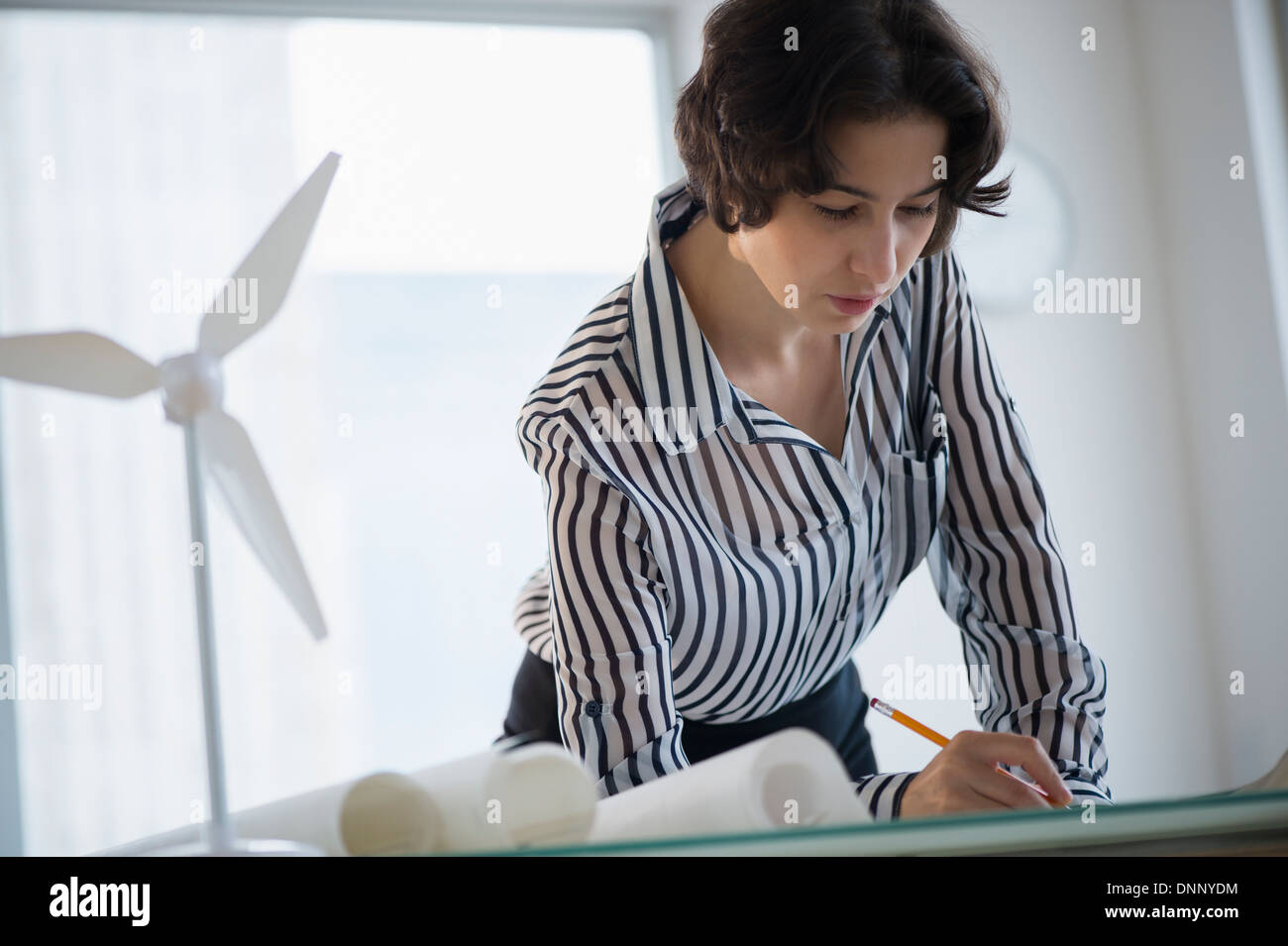 Businesswoman working in office Banque D'Images