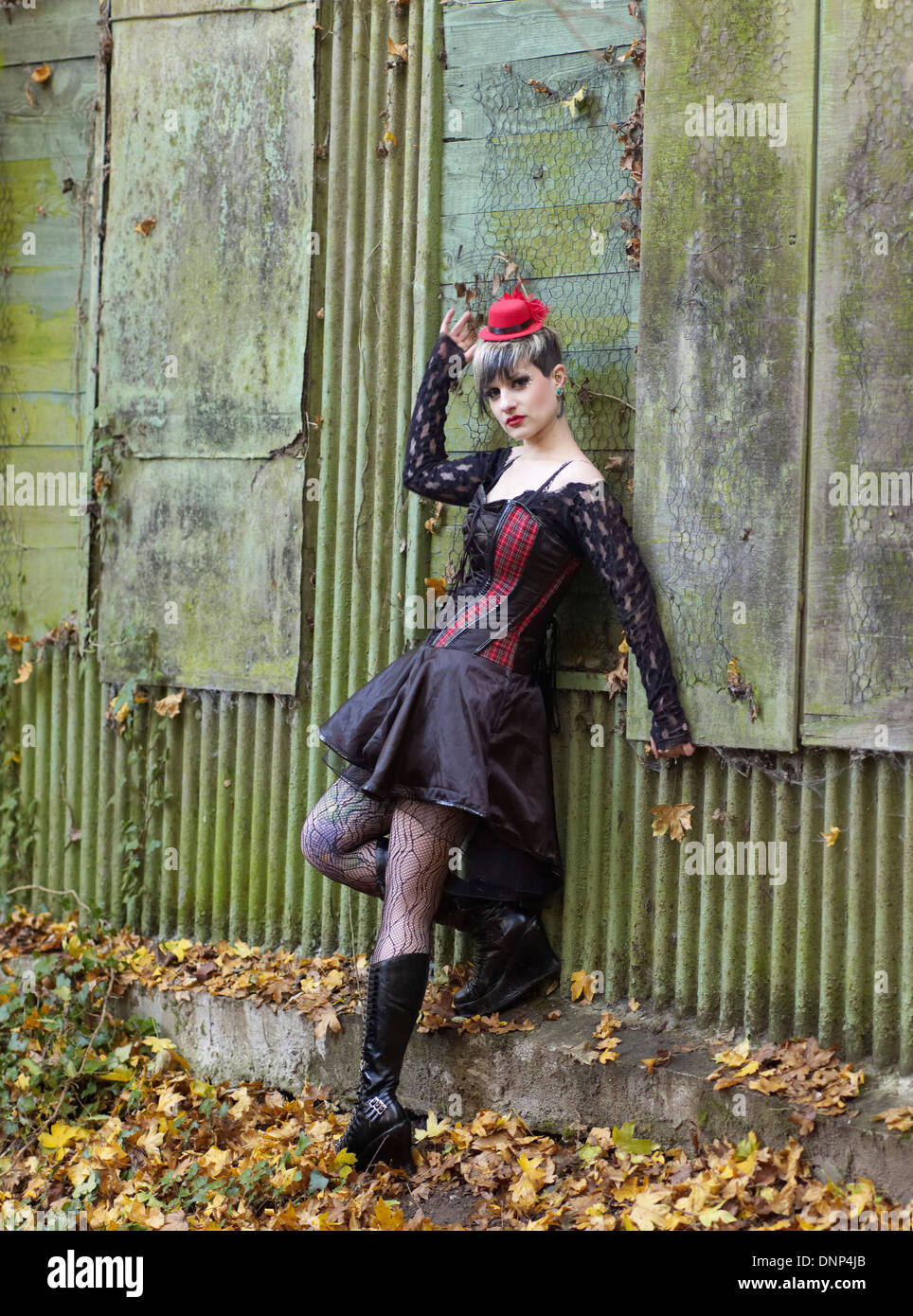 Jeune femme portant des vetements de style steampunk victorien Photo Stock Alamy
