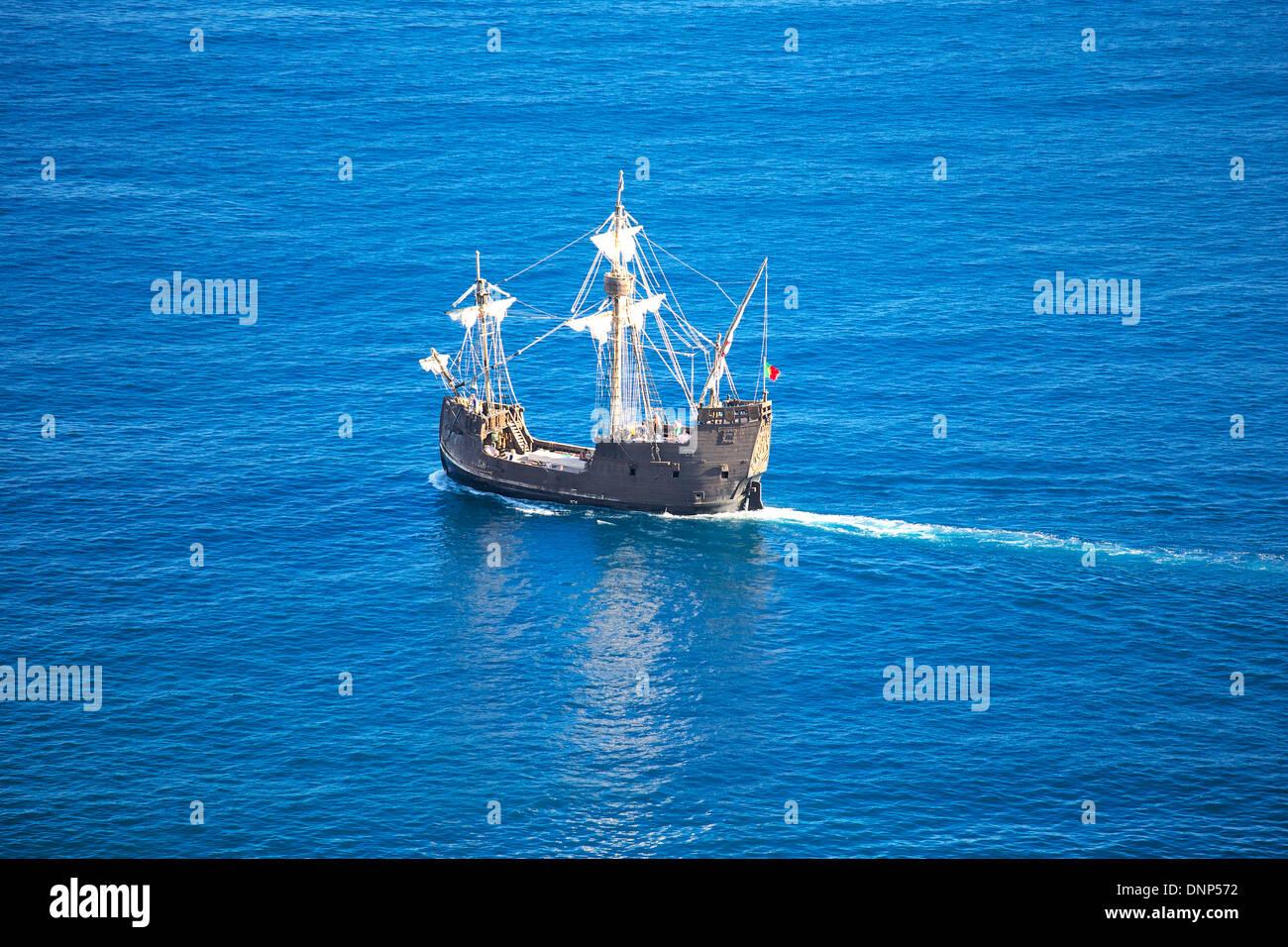 Une copie de Columbus' caravelles dans l'océan Atlantique, Funchal, Madère Banque D'Images