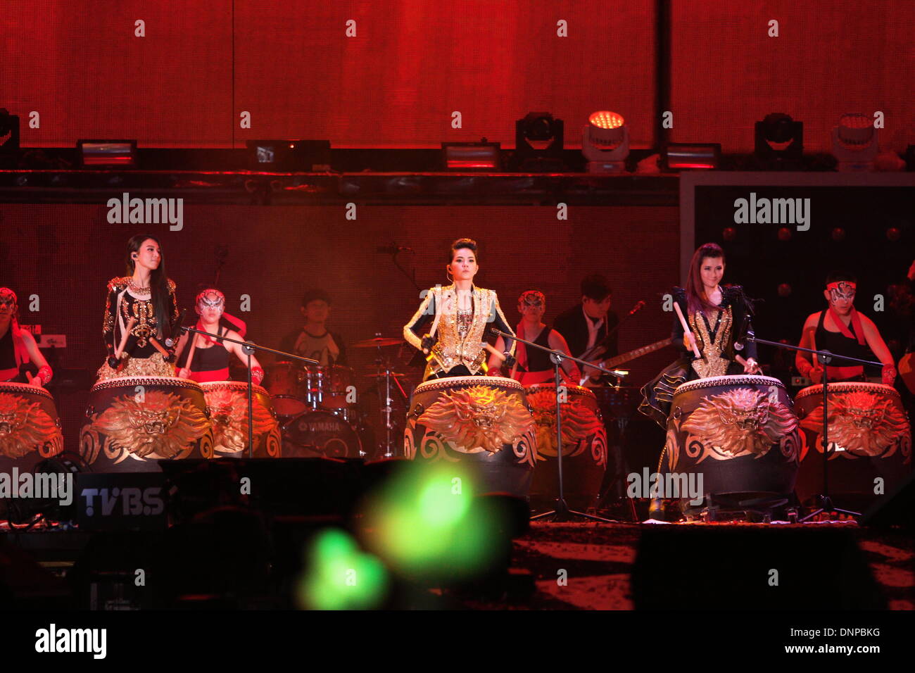 Taipei, Chine. 31 Dec, 2013. Sécurité effectuer à rebours les concerts à Taipei, Chine le mardi 31 décembre 2013. © TopPhoto/Alamy Live News Banque D'Images