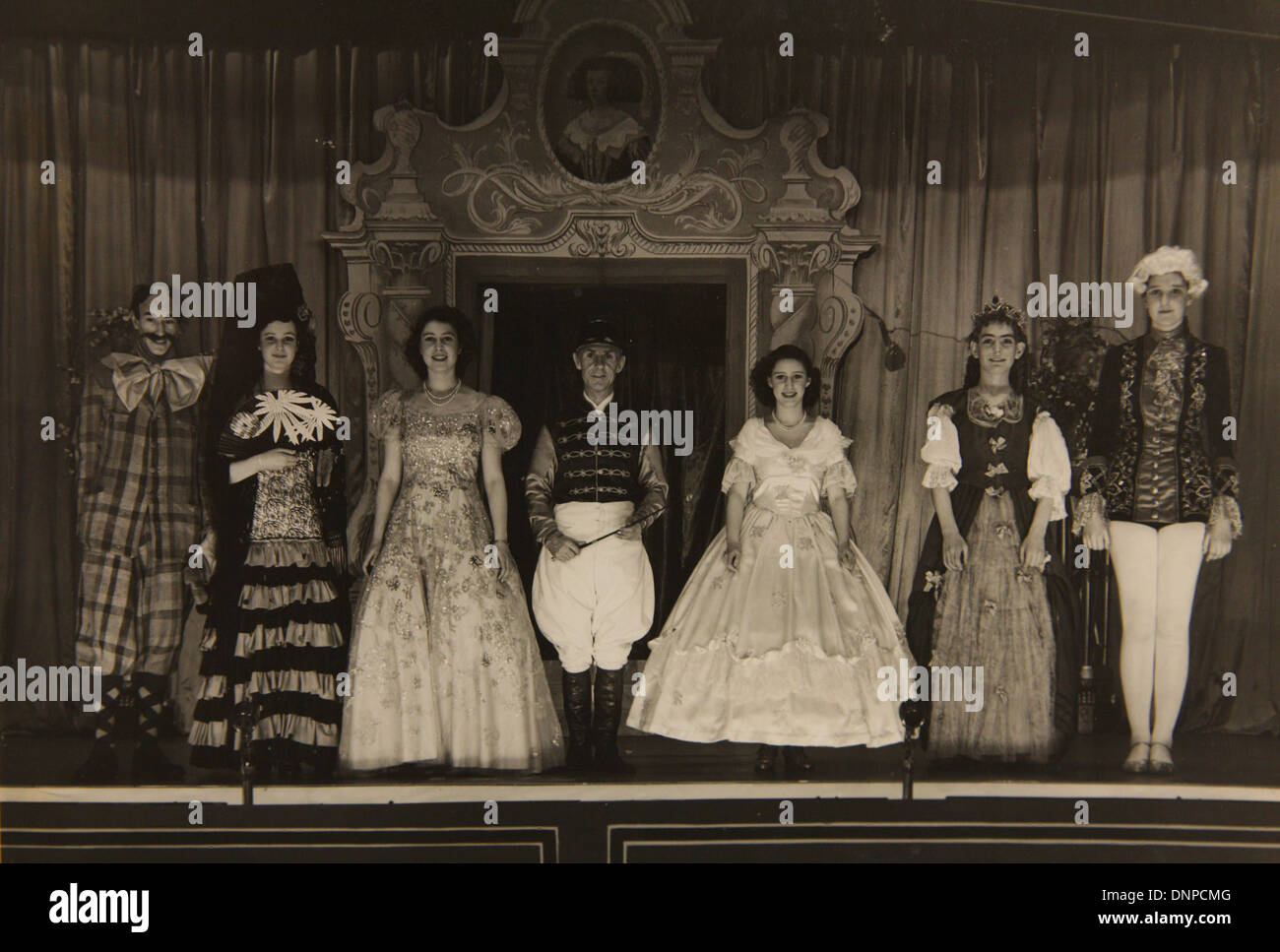 Recueillir des photographie de la princesse Elizabeth (milieu gauche) et de la princesse Margaret (au milieu à droite) en 1944 Banque D'Images