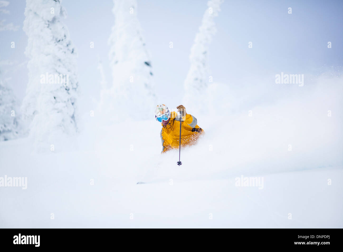USA, Montana, Whitefish, Man skiing Banque D'Images