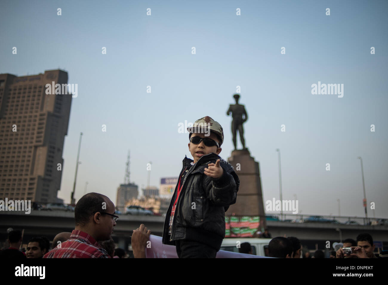 Le Caire, Égypte. 3 janvier, 2014. Un manifestant pro-militaire est perçu au cours d'une manifestation près de la place Tahrir au Caire, capitale de l'Égypte, le 13, 2014. Source : Xinhua/Chaoyue Pan/Alamy Live News Banque D'Images