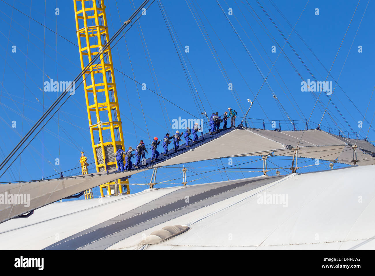 Jusqu'à l'O2, les gens l'ascension du toit du dôme, Millennium Dome, Greenwich, Londres Banque D'Images