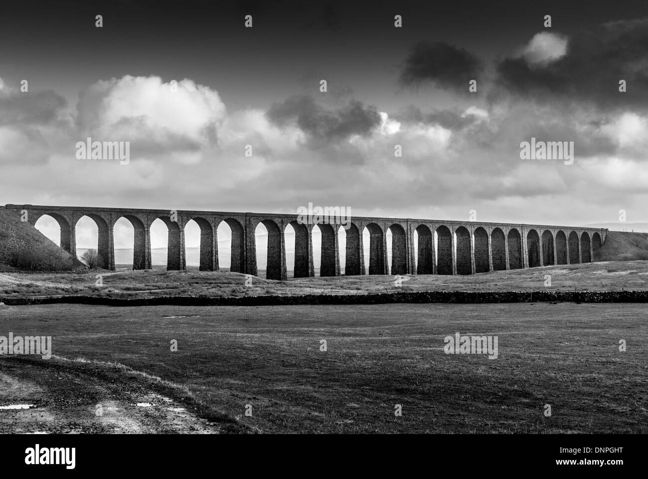 Ribblehead Viaduc, Yorkshire du Nord. D'abord sous le nom de Moss Batty viaduc de chemin de fer Banque D'Images