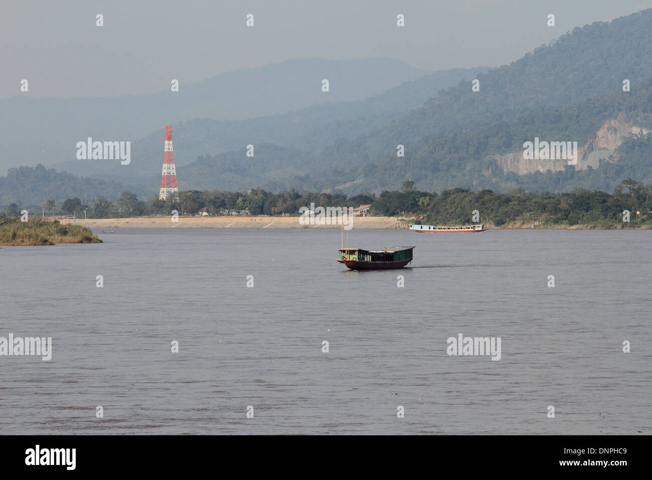 Bateau de fret sur le fleuve du Mékong à Chiang sean Banque D'Images