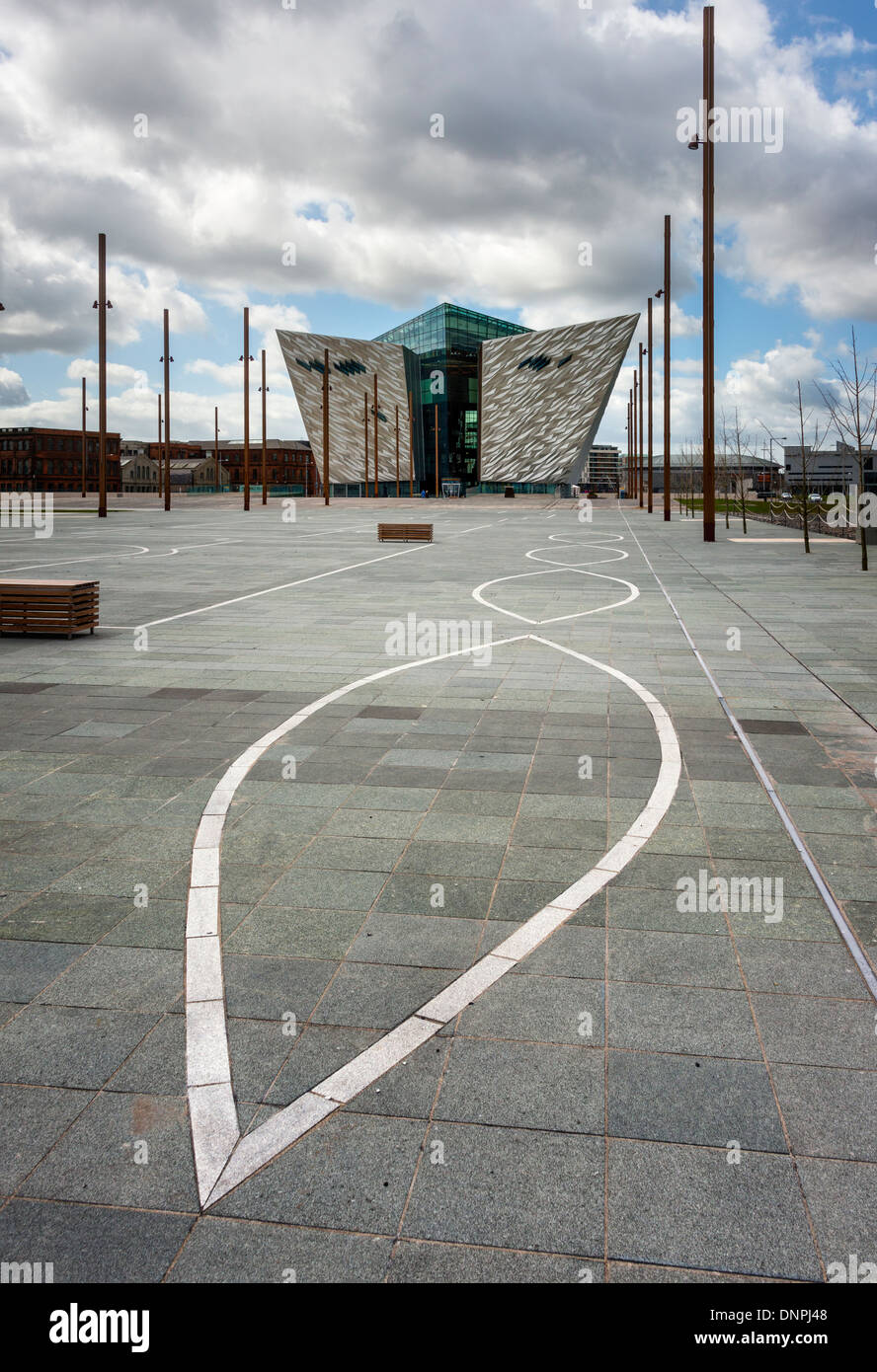 Vue sur le Titanic Belfast datant de la cale où Titanic et son navire-jumeau ont été construites Banque D'Images