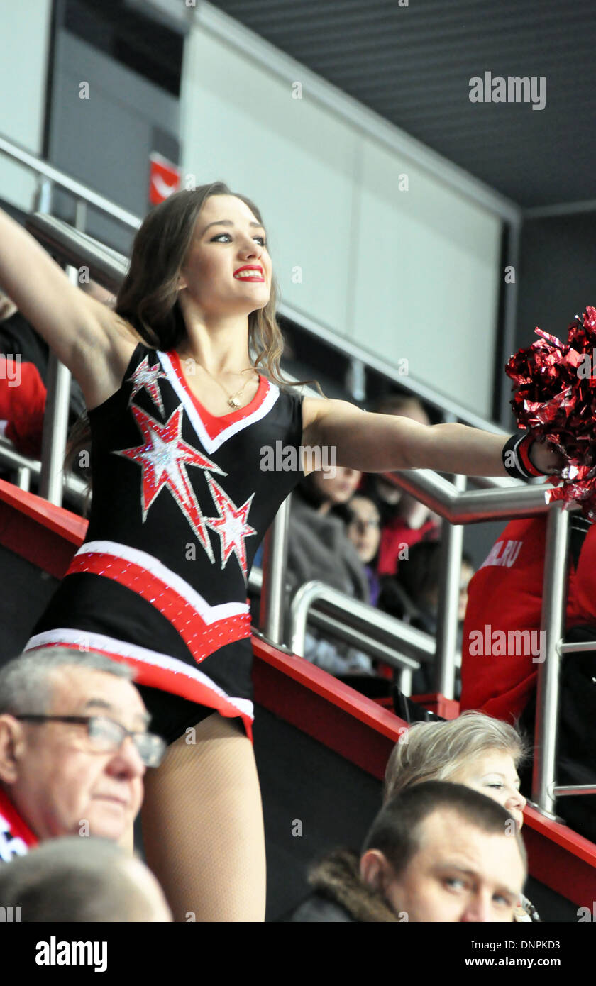Cheerleader pendant le match entre le HC Donbass et SC Bars, KHL 2013-2014 Banque D'Images