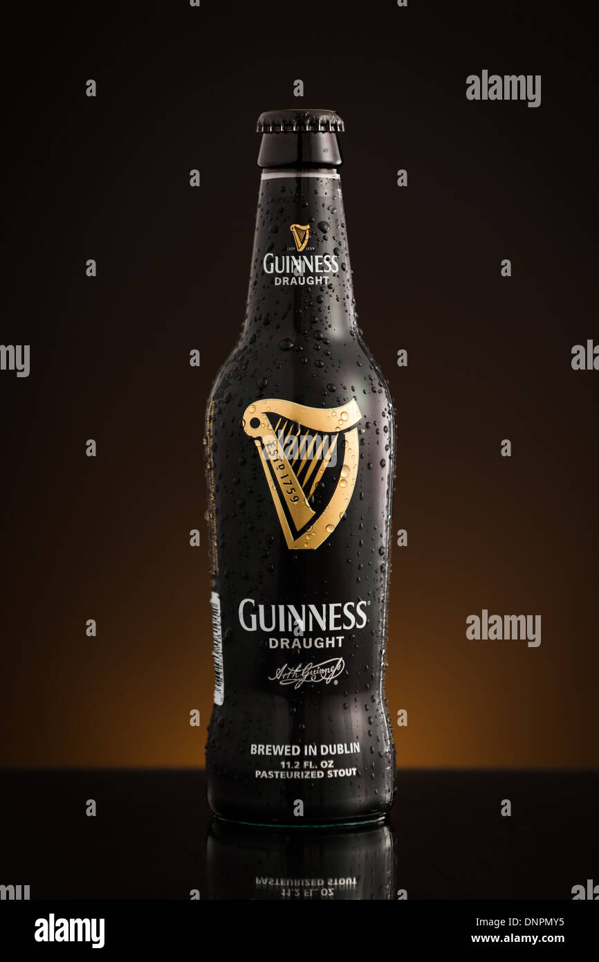 Photo de la nouvelle bouteille de Guinness projet importé USA Banque D'Images