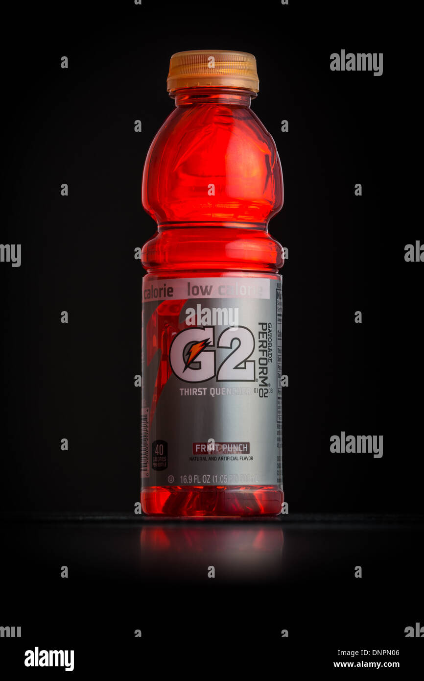 Photo d'une bouteille de Gatorade G2 rouge Banque D'Images