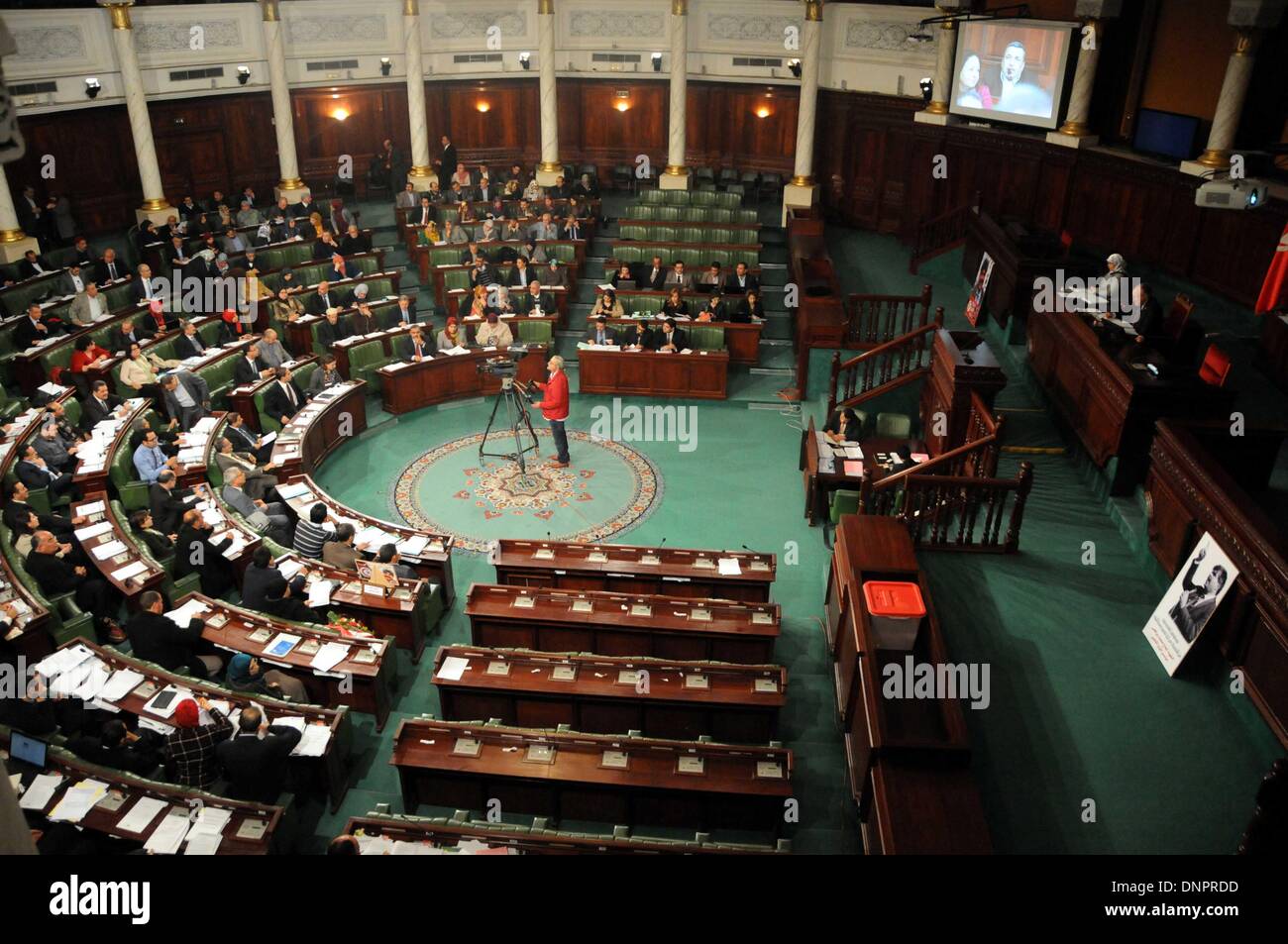 Tunis, Tunisie. 3 janvier, 2014. Les membres du parlement d'assister à une réunion de l'Assemblée constituante à Tunis, Tunisie, 3 janvier 2014. L'Assemblée Nationale Constituante (ANC) a commencé le vote sur la nouvelle constitution le vendredi. La constitution devrait être ratifié par 14 janvier, qui marque le troisième anniversaire du soulèvement qui a conduit à l'éviction de l'ancien président Zine Al Abidine Ben Ali. Credit : Adher/Xinhua/Alamy Live News Banque D'Images