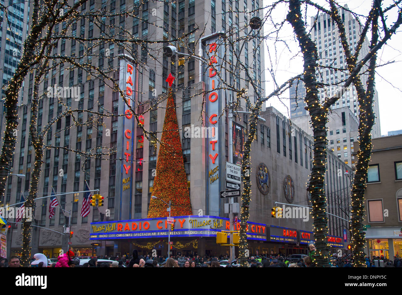 Radio City Music Hall, New York City, New York, USA à l'époque de Noël Banque D'Images
