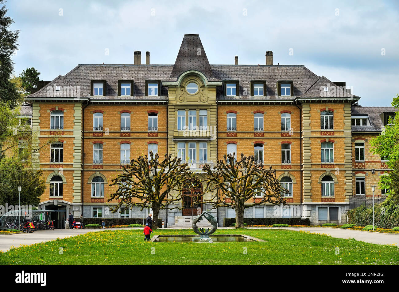 Le bâtiment principal de l'Hôpital psychiatrique de Muensingen Muensingen, Berne, Suisse. Banque D'Images