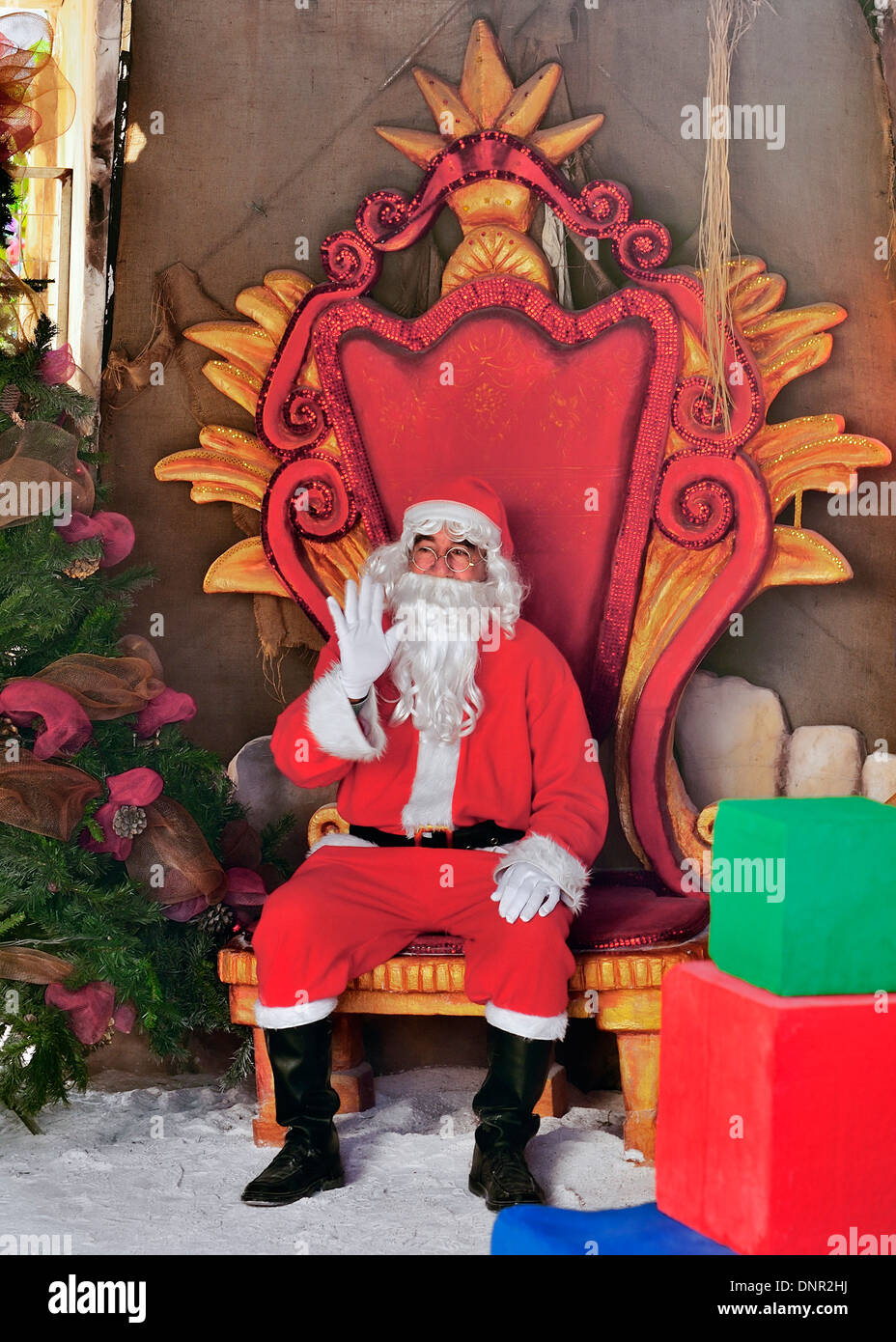 Le Père Noël visite la ville de Larnaca, Chypre. Banque D'Images