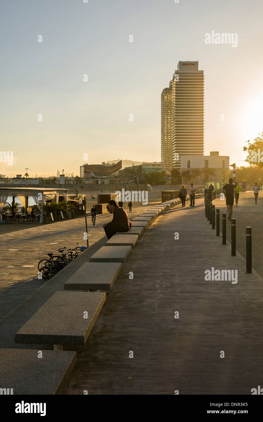 Au coucher du soleil de la Barceloneta Banque D'Images