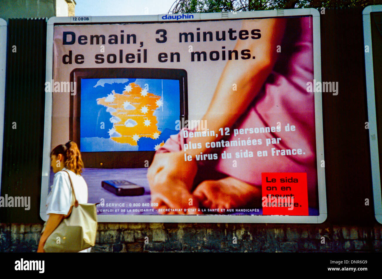 Paris, France, affiche française de prévention du sida campagne publicitaire sur la crise sanitaire Posters de rue (sida-Info-Service) Billboards, affiches vintage sur mur, contre le sida, affiches vintage, campagne vih Banque D'Images