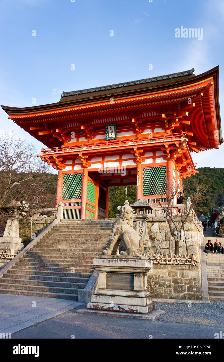Entrée au Temple Kiyomizu dera à Kyoto, Japon Banque D'Images