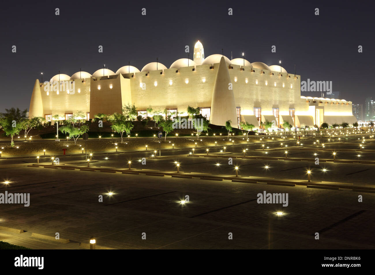 Mosquée Abdul Wahhab illuminée la nuit. Doha, Qatar Banque D'Images