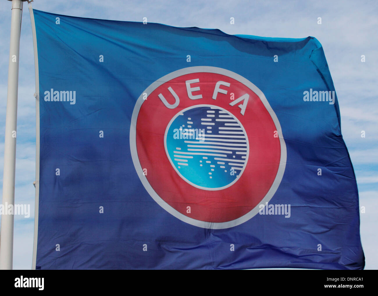 Le drapeau et l'emblème de l'UEFA Banque D'Images