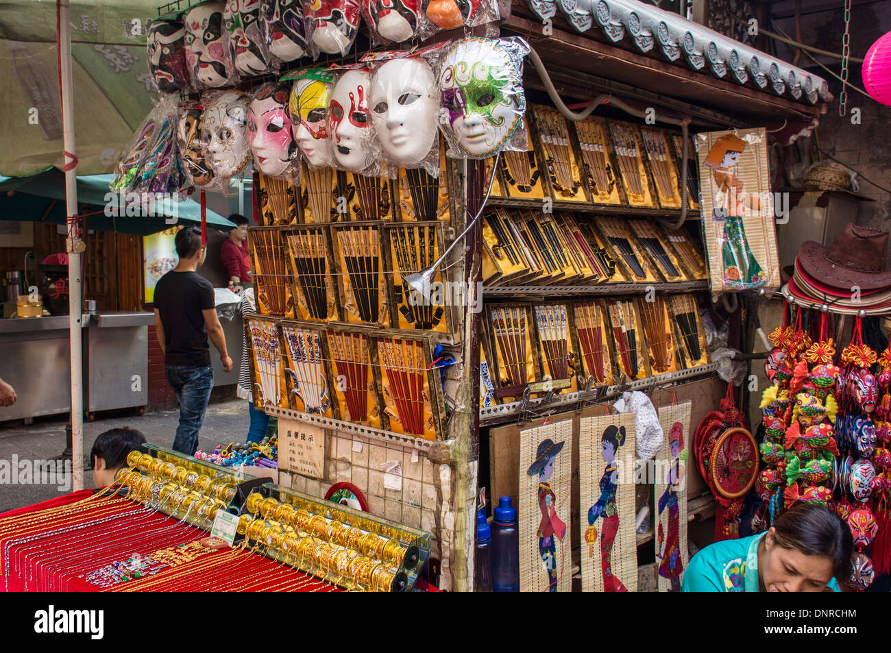 Vendeur de souvenirs dans la rue Wangfujing à Beijing, Chine Banque D'Images