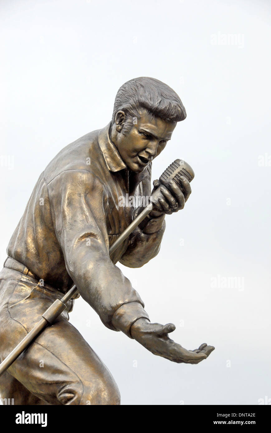 Statue d'Elvis Presley à son retour les concerts en 1956 à Tupelo, Mississippi, le domicile d'Elvis Presley pour ses 13 premières années Banque D'Images