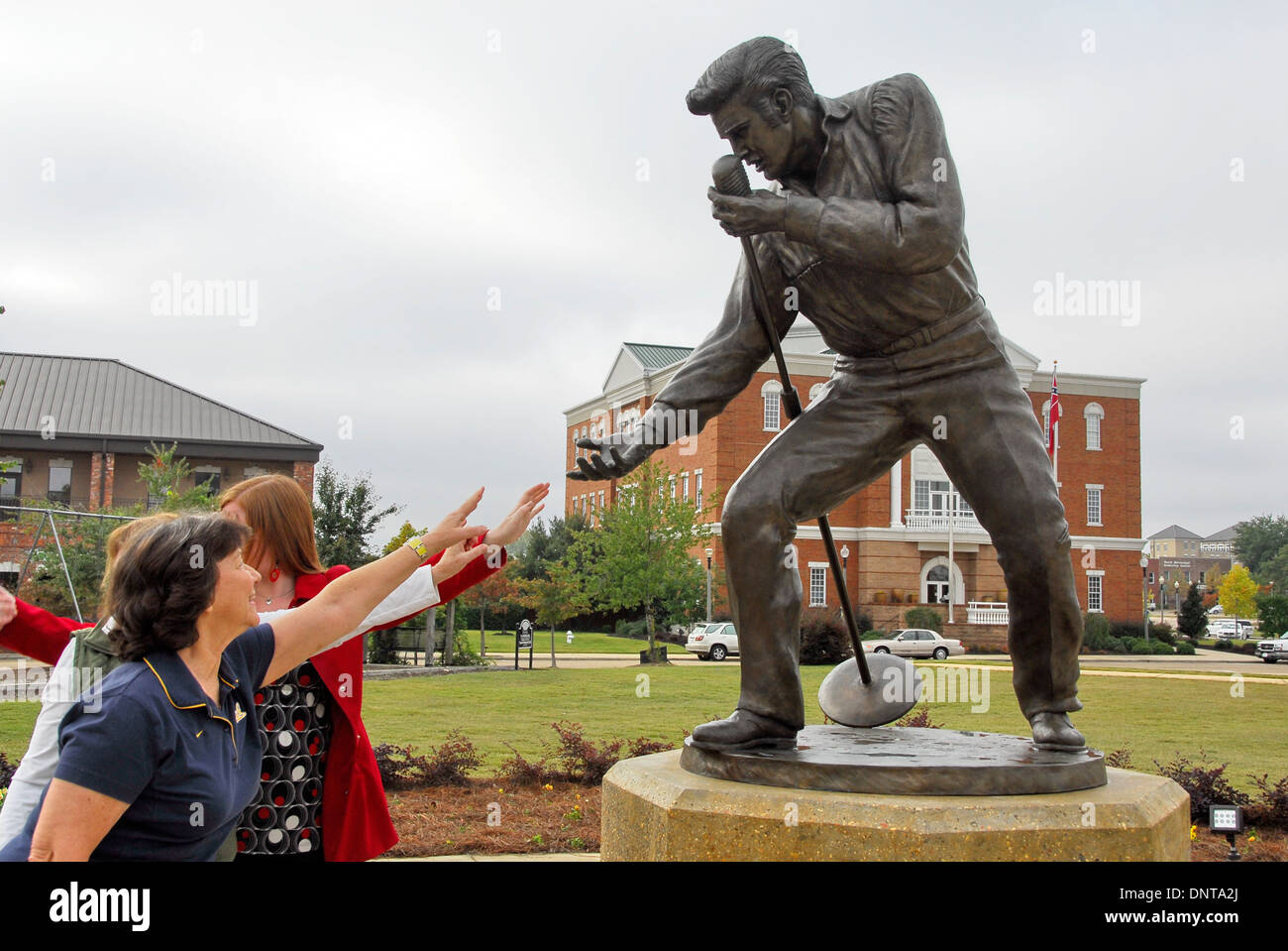 Statue d'Elvis Presley à son retour les concerts en 1956 à Tupelo, Mississippi, le domicile d'Elvis Presley pour ses 13 premières années Banque D'Images