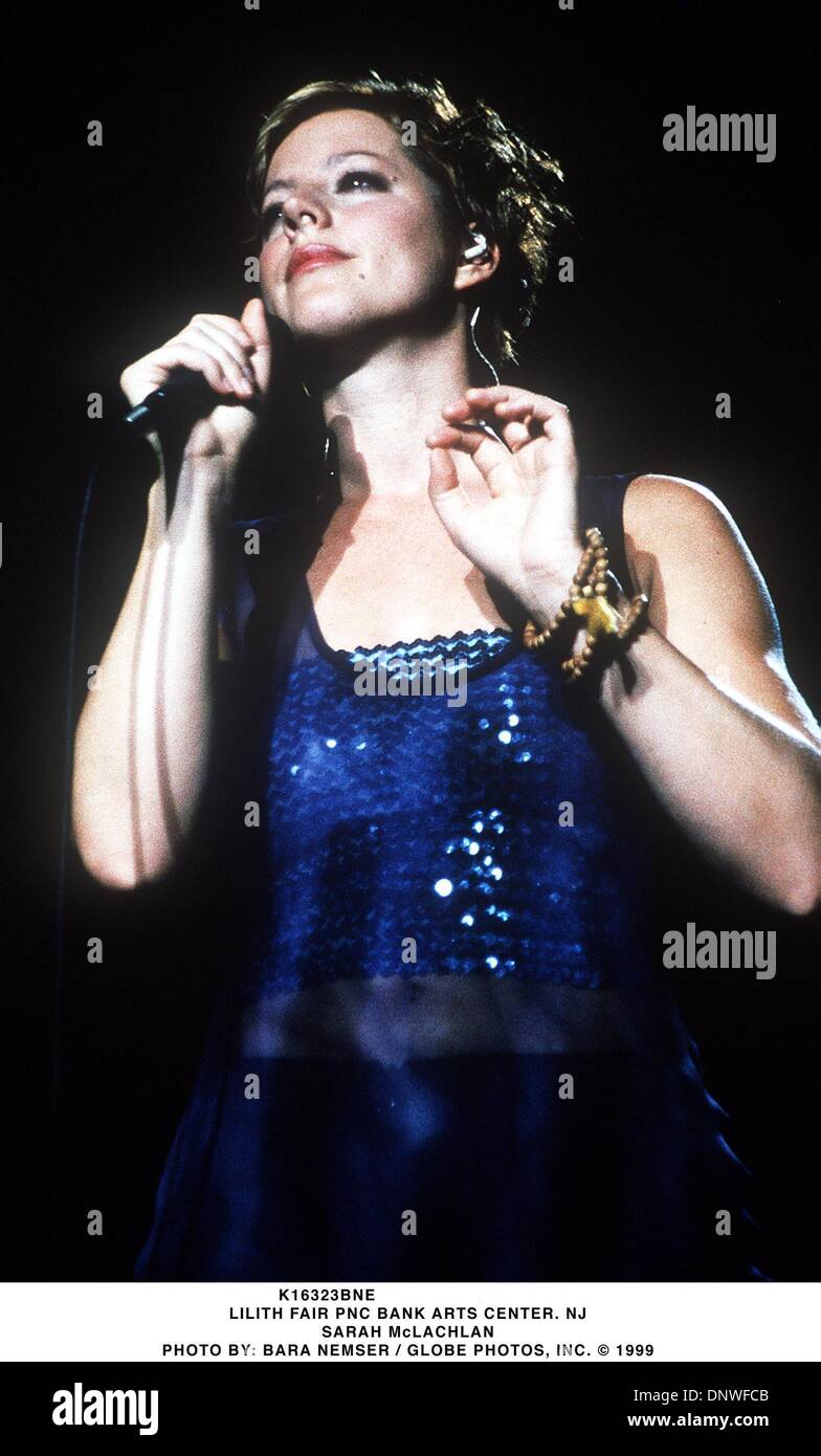 7 août 1999 - K16323SD0507 BNE.Lilith Fair PNC BANK ARTS CENTER. NJ.SARAH McLACHLAN. BARA NEMSER / 1999(Credit Image : © Globe Photos/ZUMAPRESS.com) Banque D'Images