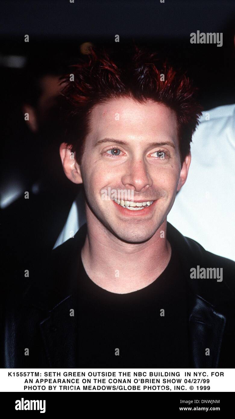 27 avril 1999 - K15557TM 04/27/99.SETH GREEN à l'EXTÉRIEUR DE L'ÉDIFICE NBC À NEW YORK..POUR UNE COMPARUTION SUR LE Conan O'BRIEN SHOW.. TRICIA MEADOWS/(1999 Image Crédit : © Globe Photos/ZUMAPRESS.com) Banque D'Images