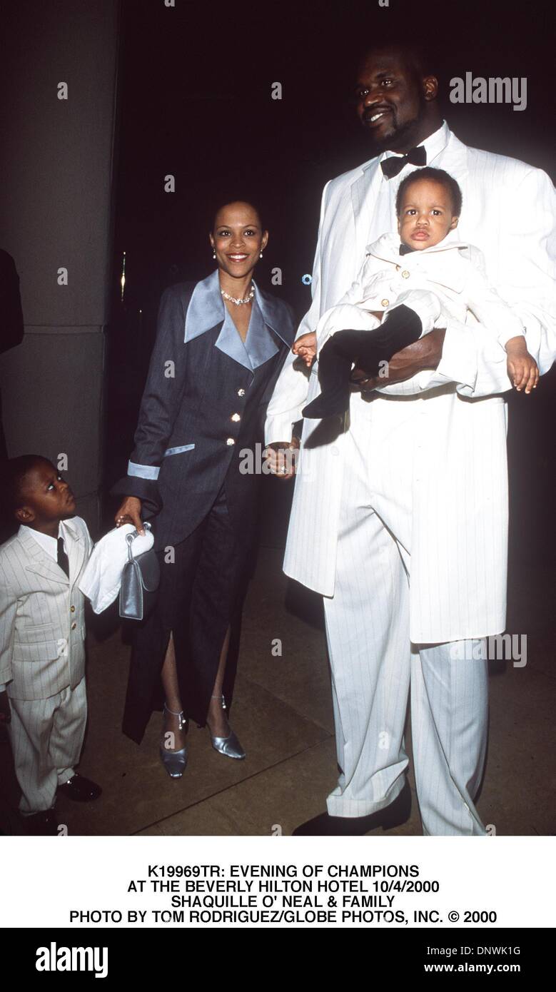 4 octobre 2000 - K19969TR : SOIRÉE DE CHAMPIONS.au Beverly Hilton Hotel 10/4/2000.Shaquille O'NEAL & FAMILLE. TOM RODRIGUEZ/ 2000(Image Crédit : © Globe Photos/ZUMAPRESS.com) Banque D'Images