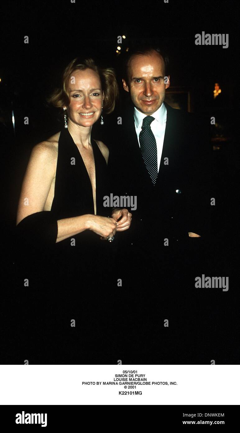 12 juin 2001 - 05/10/01.Simon de Pury.LOUISE MACBAIN. MARINA GARNIER/(2001 Image Crédit : © Globe Photos/ZUMAPRESS.com) Banque D'Images