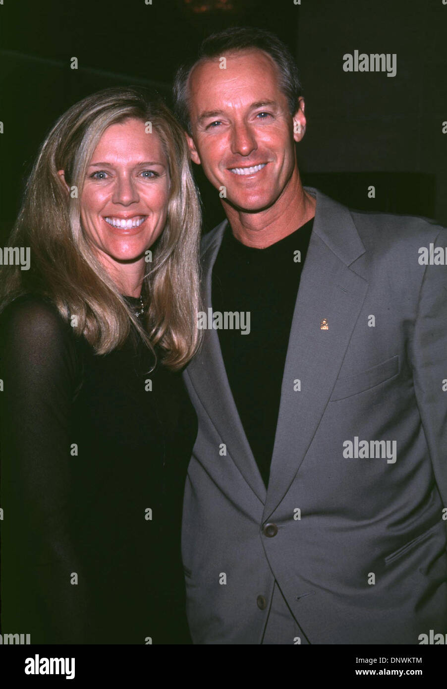 19 novembre 2001 - K23445TR : UNE SOIRÉE AVEC LES ÉTOILES.Beverly Hilton Hotel, Los Angeles, CA 11/17/2001.SINJIN SMITH ET SA FEMME PATTY. À RODRIGUEZ/(2001 Image : © Crédit Photos Globe/ZUMAPRESS.com) Banque D'Images