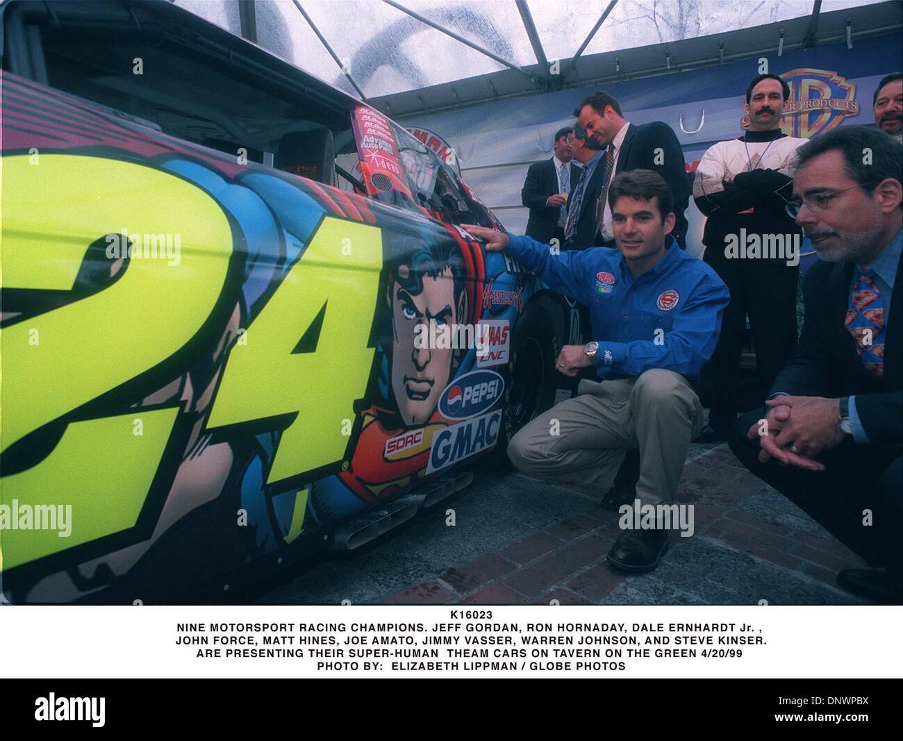 20 avril 1999 - K16023 04/20/99.Neuf MOTORSPORT RACING CHAMPIONS..JEFF GORDON, Ron Hornaday, Dale Jr., ERNHARDT.JOHN FORCE, MATT HINES, Joe Amato, Jimmy Vasser,.WARREN JOHNSON, ET STEVE KINSER..PRÉSENTENT LEURS SUPER THÈME HUMAIN AUTOS À.TAVERN ON THE GREEN.. ELIZABETH LIPPMAN/(1999 Image : © Crédit Photos Globe/ZUMAPRESS.com) Banque D'Images