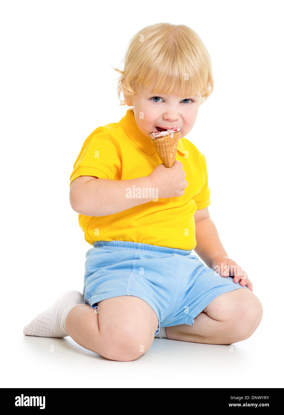 Kid boy eating ice cream Banque D'Images