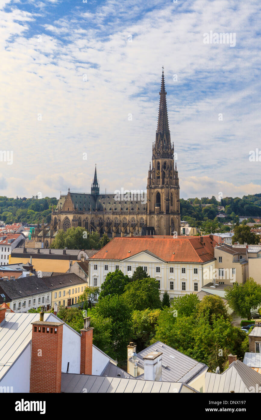 La ville de Linz avec nouvelle cathédrale, Autriche Banque D'Images