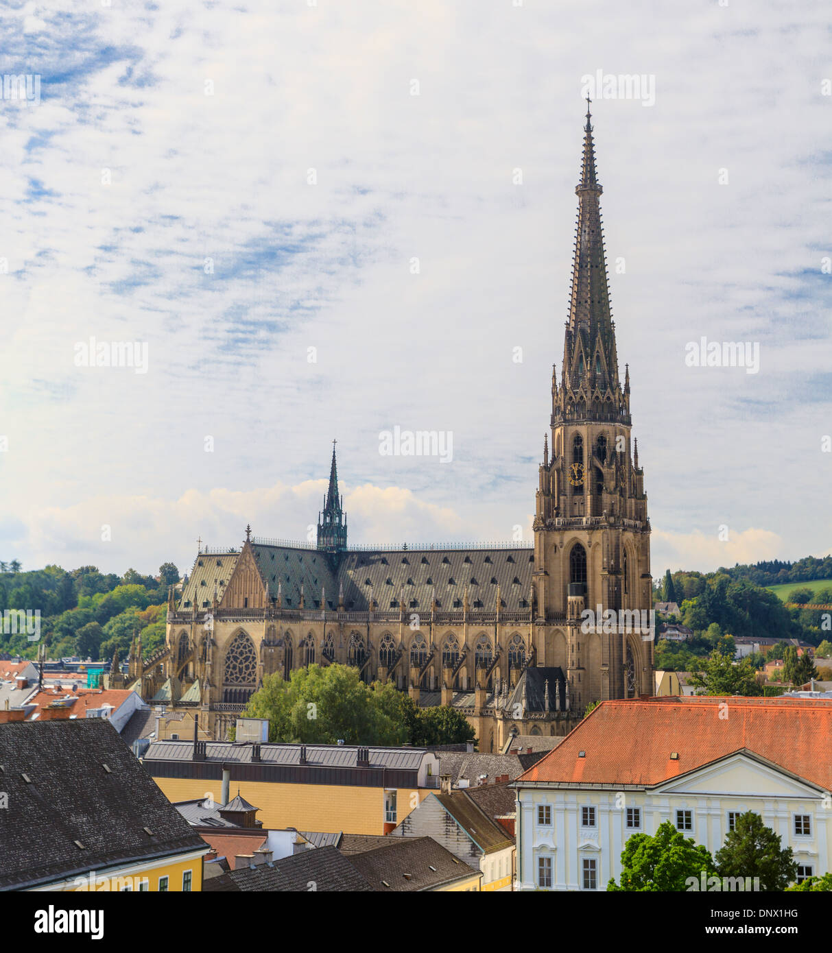 La ville de Linz avec nouvelle cathédrale, Autriche Banque D'Images