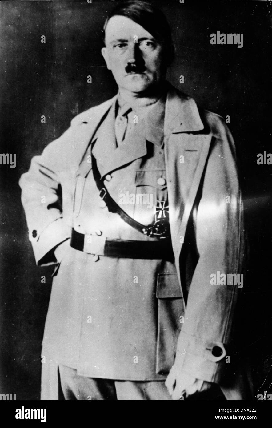 11 avril 1939 - Berlin, Allemagne - Adolf Hitler (20 avril 1889 - 30 avril, 1945) était le Führer und Reichskanzler (chancelier) et leader de l'Allemagne de 1933 à sa mort. Il était chef du parti national-socialiste des travailleurs allemands (NSDAP), mieux connu sous le nom de Parti nazi. (Crédit Image : © Keystone Photos USA/ZUMAPRESS.com) Banque D'Images