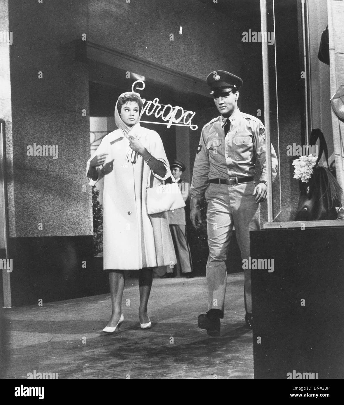 25 mai 1960 - JULIET PROWSE avec Elvis Presley.G. I. Blues.1960.......fourni par Photos, inc.(Image Crédit : © Globe Photos/ZUMAPRESS.com) Banque D'Images