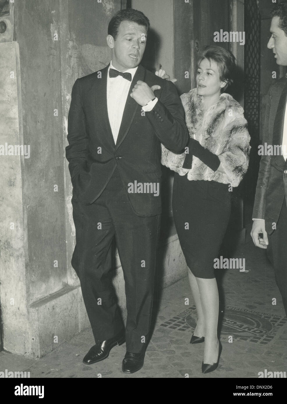 Oct 06, 1962 - Rome, Italie - RENATO SALVATORI et son épouse Annie Girardot assister à la première du film 'Sodoma et Gomorra'. (Crédit Image : © Keystone Photos/ZUMAPRESS.com) Banque D'Images