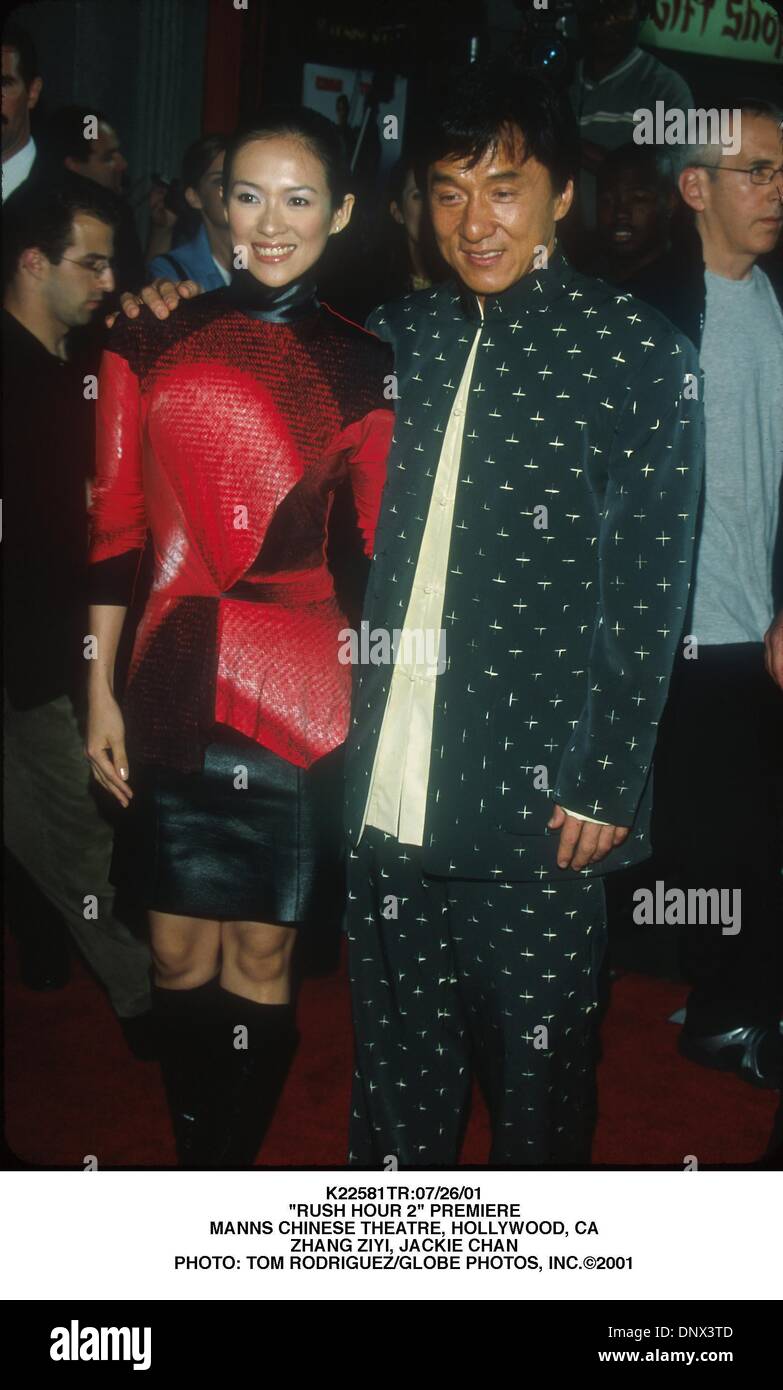 26 juillet 2001 - K22581TR:26/07/01 l'heure de pointe.''2'' PREMIERE.MANNS Chinese Theatre, à Hollywood, CA.Zhang Ziyi, JACKIE CHAN. TOM RODRIGUEZ/(2001 Image Crédit : © Globe Photos/ZUMAPRESS.com) Banque D'Images
