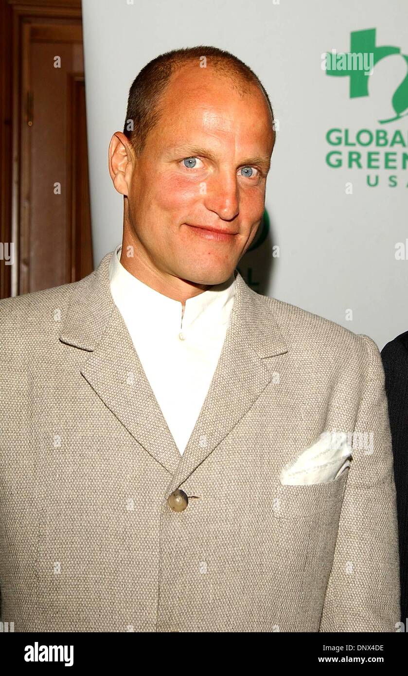 15 mars 2002 - K24455AG : Mikhail GORBATCHEV DONNE UN DISCOURS LORS DU Global Green USA 6E ÉDITION DU PRIX DU MILLÉNAIRE croix verte.RITZ CARLTON HOTEL, Marina Del Ray, CA 03/15/2002.Woody Harrelson . AMY GRAVES/ 2002.(D)(Image Crédit : © Globe Photos/ZUMAPRESS.com) Banque D'Images