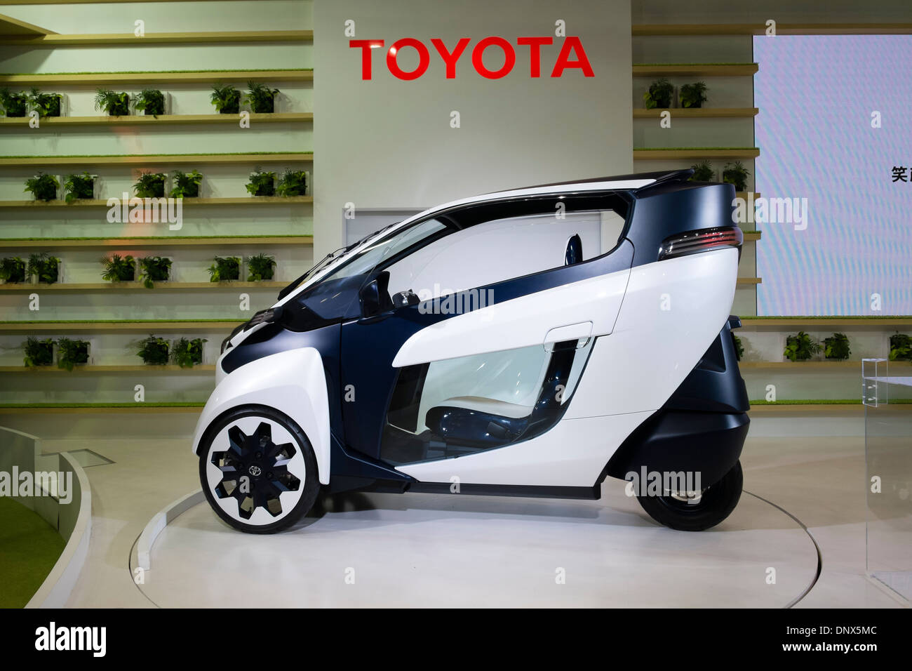 I-Ride électrique Toyota véhicule concept au Salon de l'automobile 2013 au Japon Banque D'Images