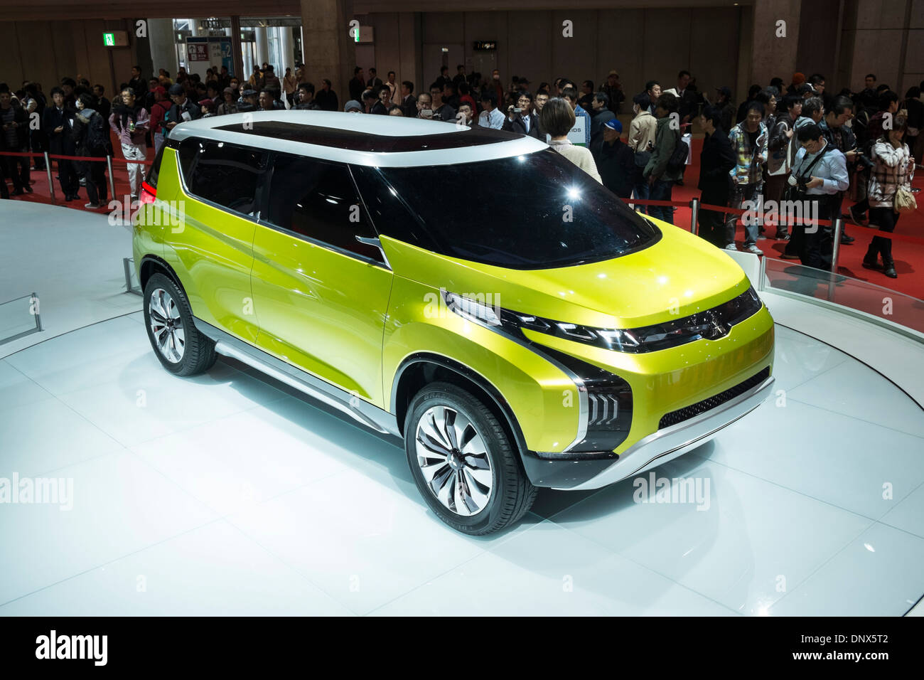 AR Mitsubishi électrique hybride concept au Salon de l'automobile 2013 au Japon Banque D'Images