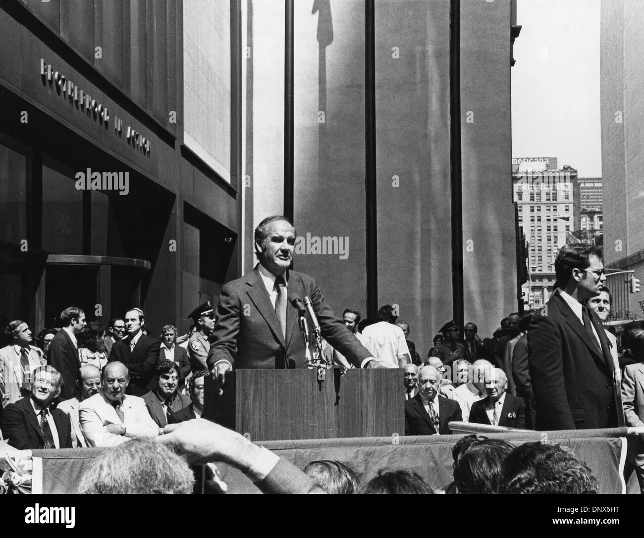 1 Septembre, 1972 - New York, NY, États-Unis - Le sénateur George MCGOVERN donne un discours de sa campagne présidentielle de 1972 à la fraternité en action Building à New York. (Crédit Image : © Keystone Photos USA/Zumapress.com) Banque D'Images