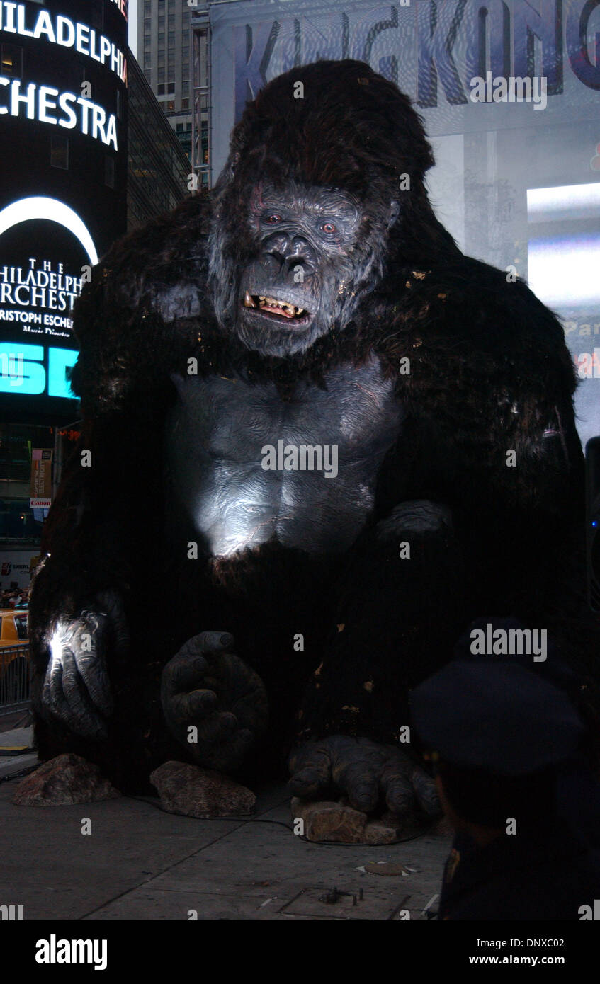 Déc 05, 2005 ; New York, NY, USA ; KING KONG à l 'King Kong' NYC - Conférence de presse à Times Square. Crédit obligatoire : Photo par Dan Herrick/KPA/ZUMA Press. (©) Copyright 2006 by Dan Herrick Banque D'Images