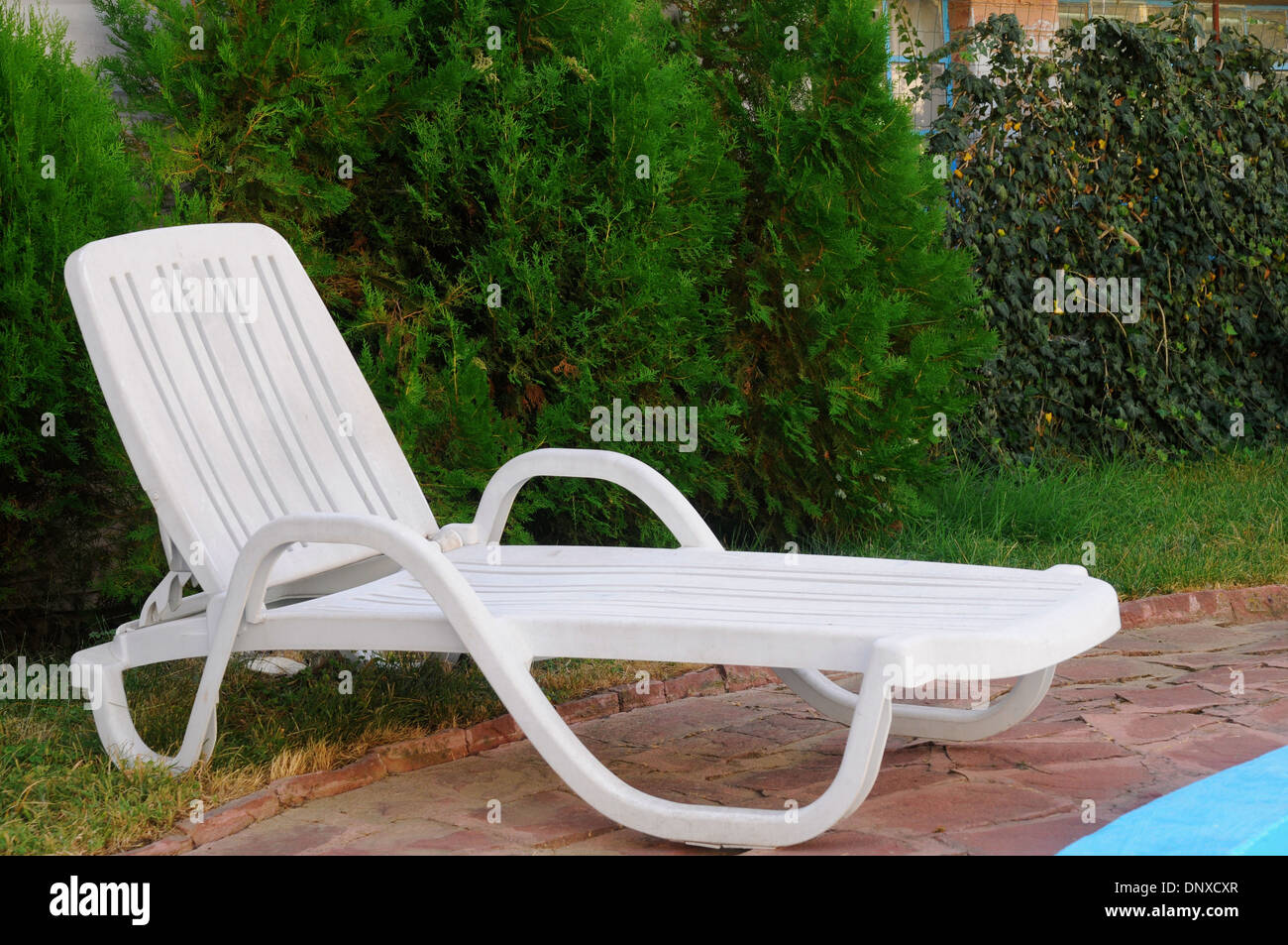 Chaise de plage blanche. Banque D'Images