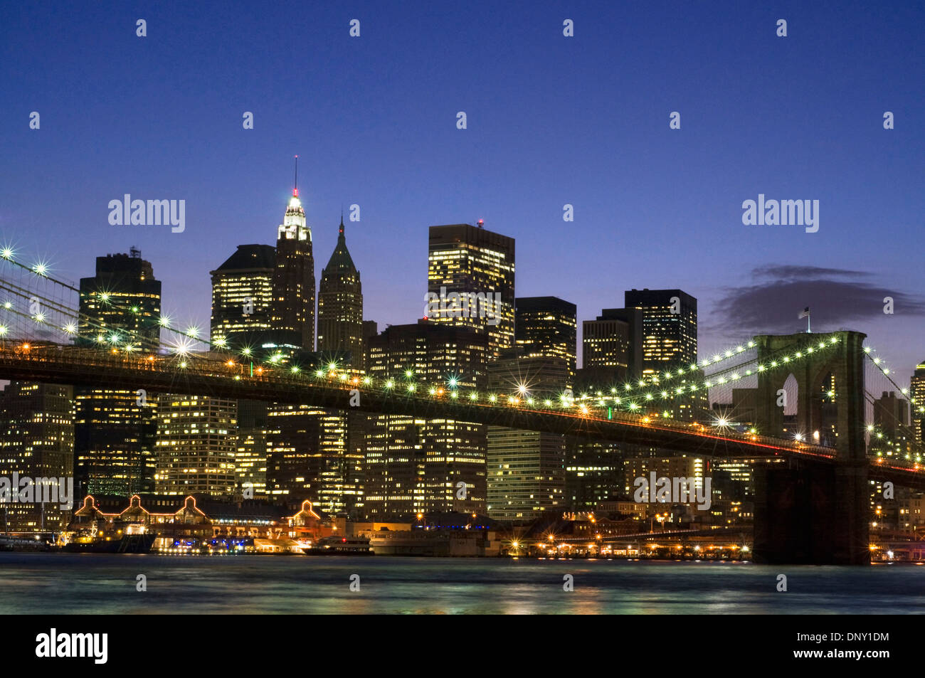 New York USA Manhattan l'été tourisme assez agréable liberté incons icône Brooklyn Bridge Brooklyn Bridge belle nuit de suspension Banque D'Images