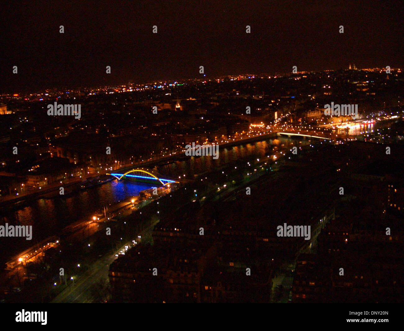 Jan 12, 2006 ; Paris, France ; vue depuis le deuxième niveau de l'observation de la Tour Eiffel jusqu'à la Seine. Crédit obligatoire : Photo par Tina Fultz/ZUMA Press. (©) Copyright 2006 par Tina Fultz Banque D'Images