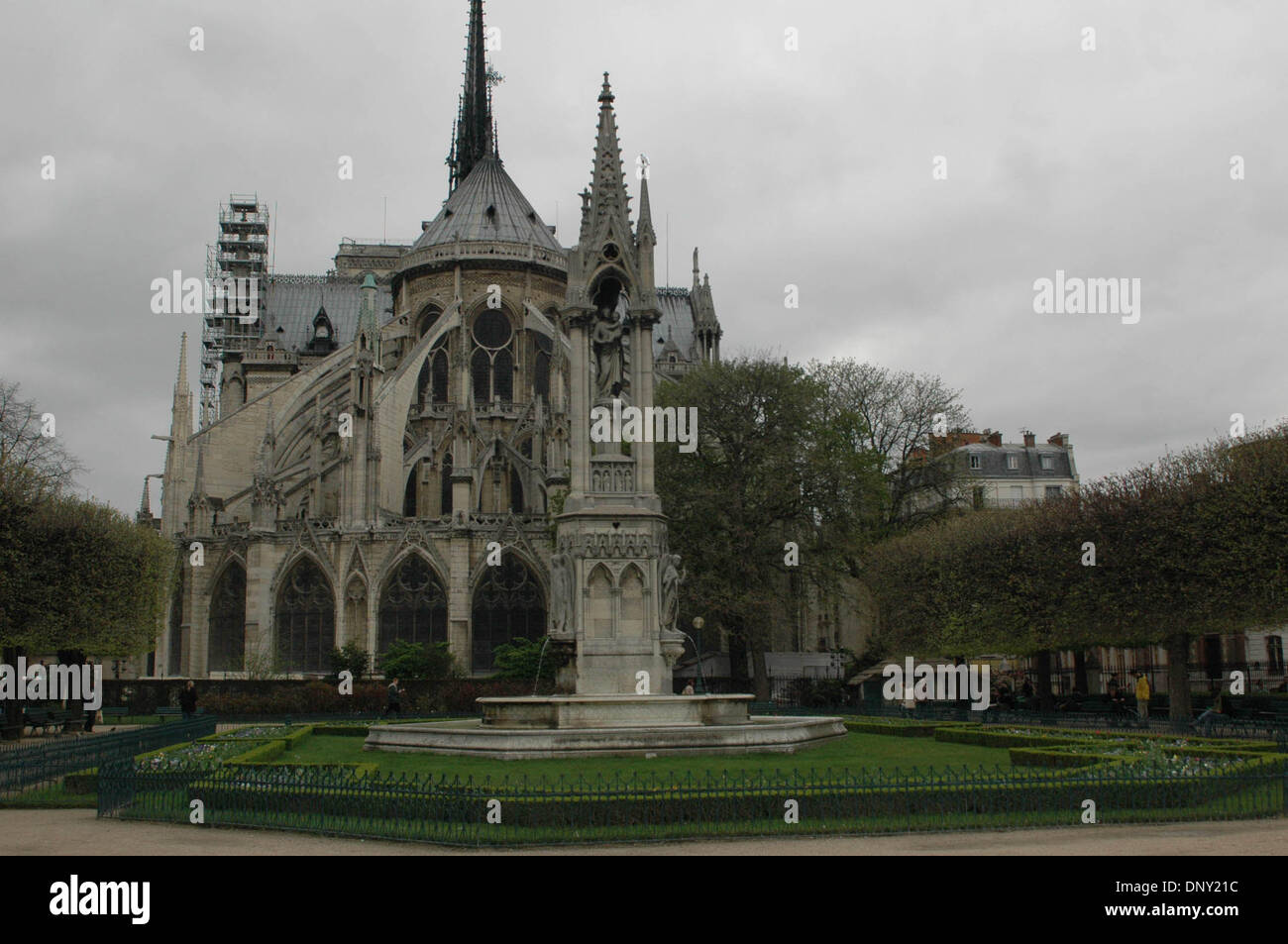 Jan 12, 2006 ; Paris, France ; le côté est de la cathédrale Notre-Dame. Crédit obligatoire : Photo par Tina Fultz/ZUMA Press. (©) Copyright 2006 par Tina Fultz Banque D'Images