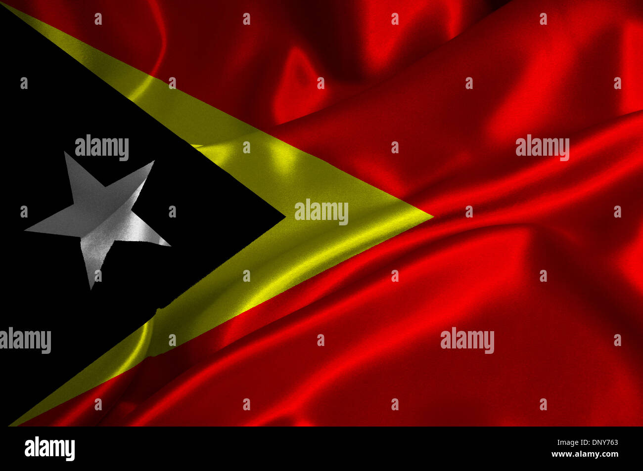 Le Timor-oriental drapeau sur la finition satinée. Banque D'Images