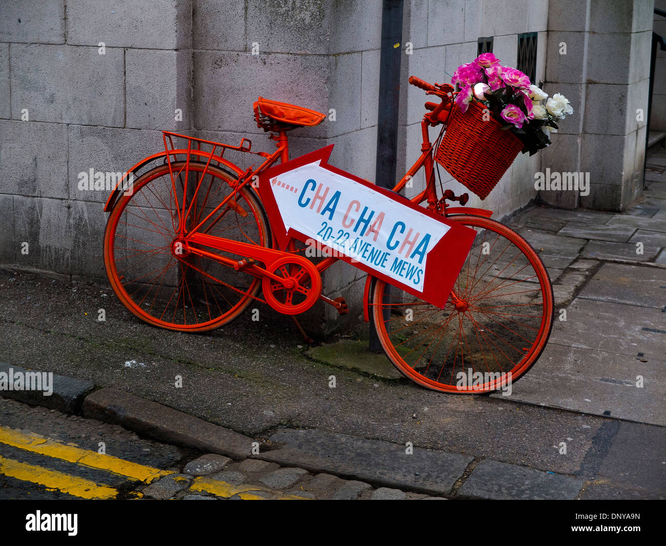 La publicité d'un vélo peint vintage clothes shop, Muswell Hill, London Banque D'Images